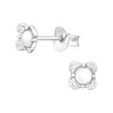 Flower - 925 Sterling Silver Pearl Stud Earrings SD47028